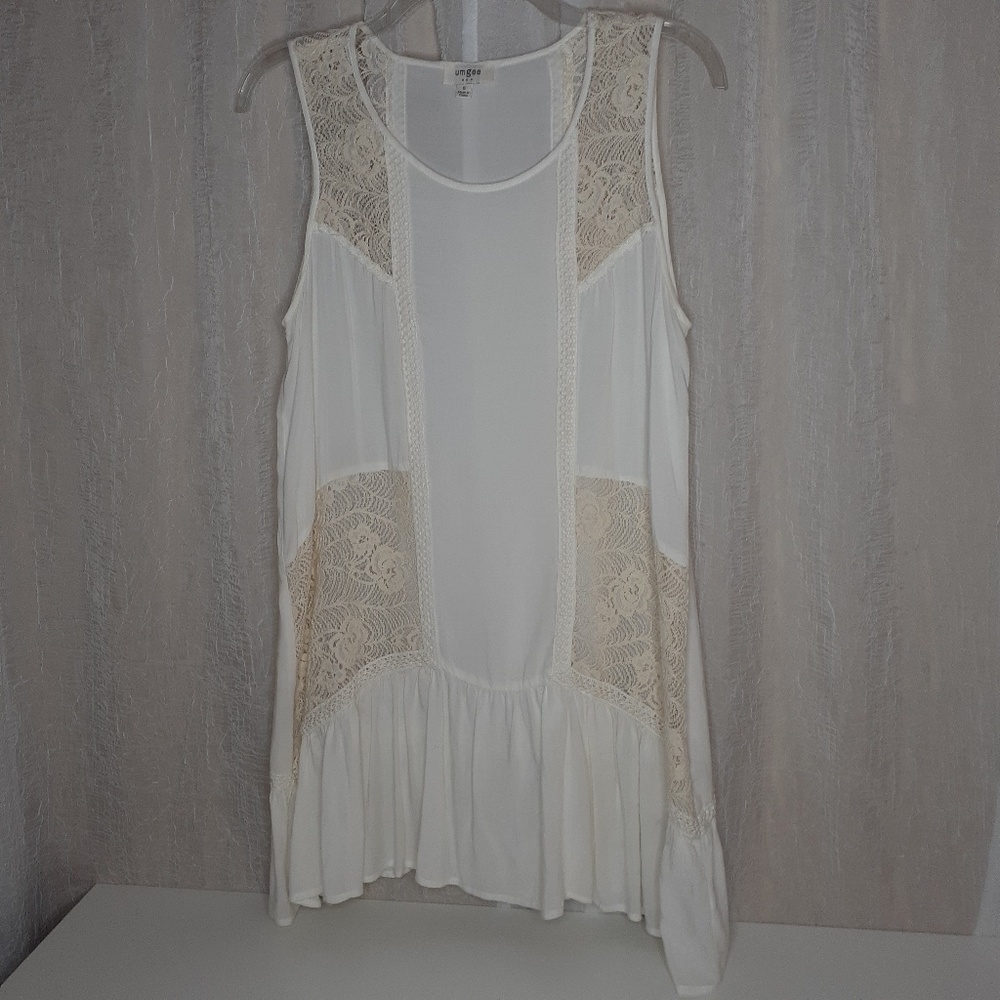 Umgee Off White Lace with Ruffle Sleeveless Blouse